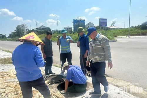 Khơi thông dòng chảy, chống ngập úng cục bộ trên địa bàn phường Hạc Thành