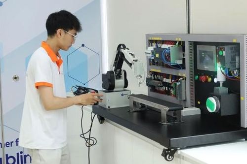 Bảo đảm nguồn nhân lực cho ngành bán dẫn