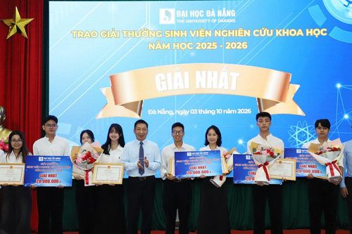 Đại học Đà Nẵng trao giải thưởng Sinh viên nghiên cứu khoa học năm học 2025 - 2026