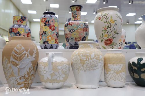 Thăng Long - Hà Nội trên gốm Biên Hòa