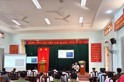 Gần 200 cán bộ, công chức, viên chức xã Bình Khê tập huấn ứng dụng AI