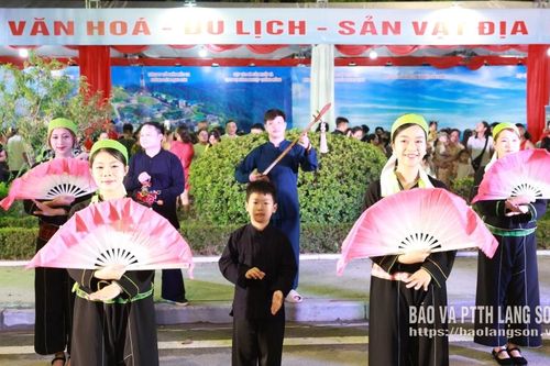 Đặc sắc hoạt động hướng tới Ngày Phụ nữ Việt Nam 20/10 tại Không gian văn hóa đường Hùng Vương