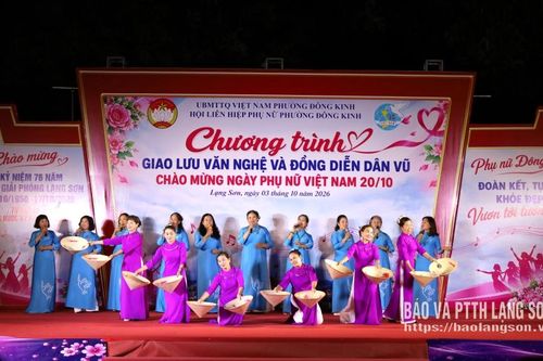 Chương trình văn nghệ chào mừng Ngày Phụ nữ Việt Nam tại Không gian văn hóa đường Hùng Vương