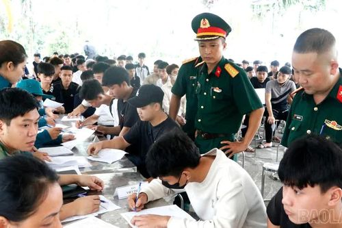 Quy Mông: Hơn 300 thanh niên sơ tuyển nghĩa vụ quân sự, công an năm 2027