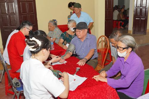 Chăm sóc người cao tuổi tại cộng đồng