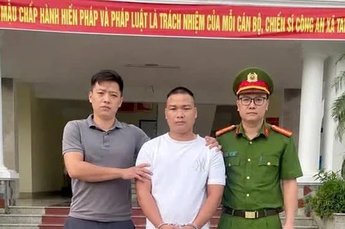 Khen thưởng đột xuất tập thể, cá nhân bắt giữ đối tượng truy nã