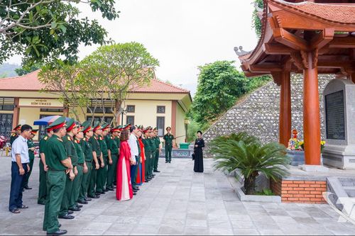 Học viện Chính trị về nguồn, tri ân nhân dân vùng căn cứ cách mạng