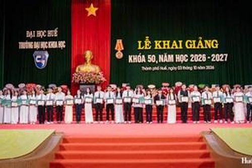 1.927 tân sinh viên Trường Đại học Khoa học bước vào năm học mới