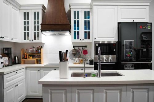 Nhiều căn bếp triệu đô vẫn để tủ lạnh 'lộ thiên'?