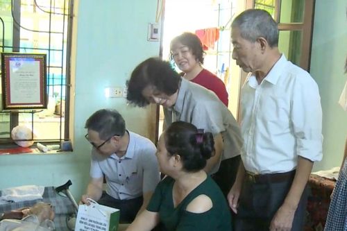Người cao tuổi được tiếp cận dịch vụ y tế tại nhà