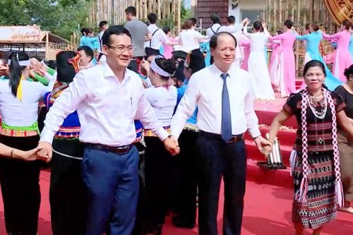 Không gian giao lưu, hội tụ những sắc màu văn hóa