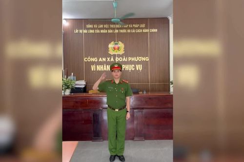 Công an xã Đoài Phương vận động người dân giao nộp vũ khí