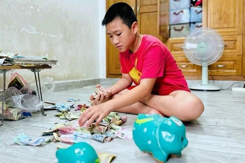 Cho con nhiều tiền để con học cách tiết kiệm