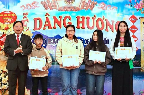 Chuyện về dòng họ học tập tiêu biểu dưới chân núi Tản