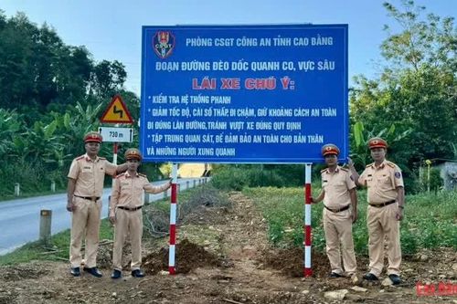 Lắp đặt thêm biển cảnh báo giao thông trên đèo dốc để phòng ngừa tai nạn tại xã Thạch An