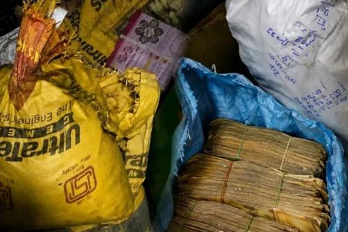 Suốt 40 năm đi xin tiền, bí mật của người phụ nữ chỉ được hé lộ sau khi qua đời