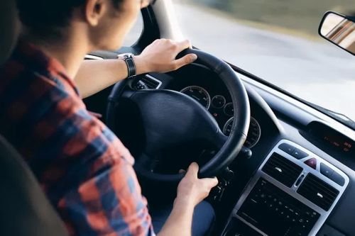 5 thói quen lái xe khiến ô tô càng ngày càng hao xăng
