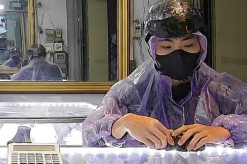 Bắt đối tượng cướp tiệm vàng chỉ sau 5 giờ gây án, cách hiện trường 200 km