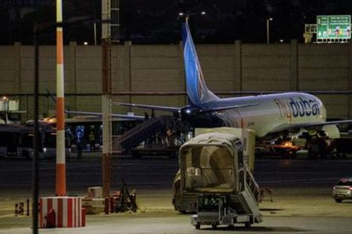 Vì sao chuyến bay bị không tặc của hãng FlyDubai có đến 4 phi công cùng có mặt?