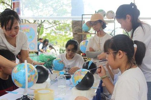 Hội Sách Hà Nội 2026: Độc giả trẻ hào hứng với các hoạt động trải nghiệm, giao lưu sách