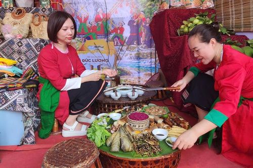 Lần đầu tiên sắc màu văn hóa vùng cao xứ Thanh hội tụ tại Lam Kinh
