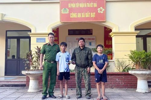 Việc tốt của 2 em học sinh