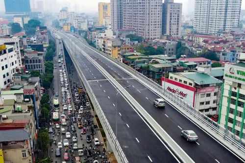 Bố trí 3 làn xe ô tô đường Vành đai 3 trên cao không phù hợp