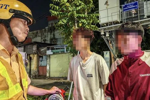 Hà Nội: Tuần tra đêm, xử lý hàng chục thanh thiếu niên vi phạm giao thông