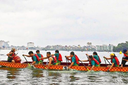Sôi động giải Bơi chải thuyền rồng - ván SUP trên Hồ Tây