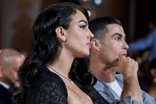 Vợ Ronaldo chỉ trích HLV Jesus