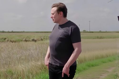 Vóc dáng của tỷ phú Elon Musk gây bàn tán