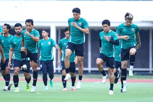 Hai nhân chứng cho thời đại vàng son của tuyển Thái Lan