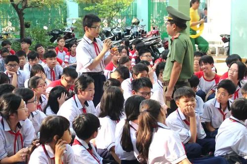 Đừng đợi người trẻ bước qua ranh giới
