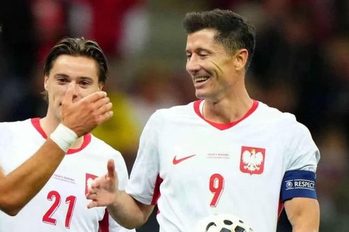 Lewandowski vượt mặt Ronaldo ở Nations League
