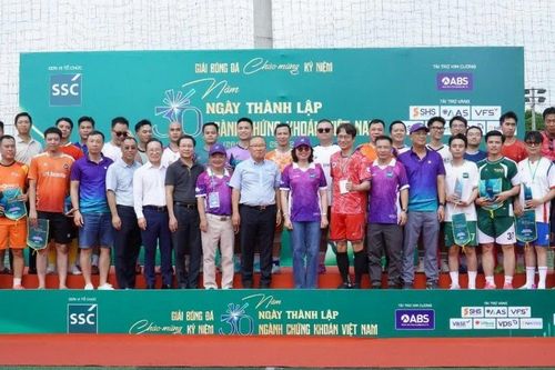 Khởi tranh giải bóng đá chào mừng 30 năm ngành Chứng khoán Việt Nam