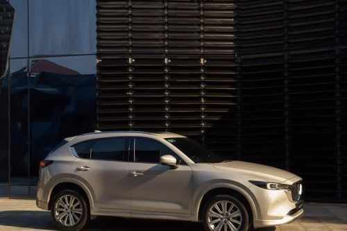 Mazda CX-5 tiếp tục giảm giá 'phá đáy'