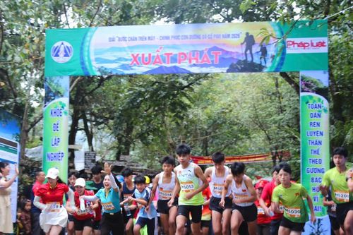 Vận động viên chinh phục thành công cung đường 5km giữa bản làng Sin Suối Hồ