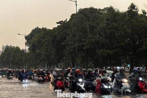 Từ những trận mưa lớn ở TPHCM: Bao giờ đường về nhà hết ngập?