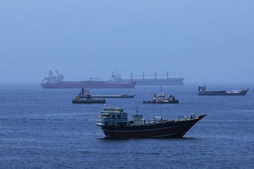 Dòng dầu qua Hormuz phục hồi, thị trường vẫn chịu nhiều sức ép