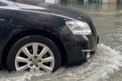 4 sai lầm 'chết người' khi cố lái xe vào vùng nước ngập sâu