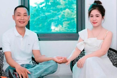 Hai người suy thận nên duyên, cùng chữa bệnh, bán hàng mưu sinh