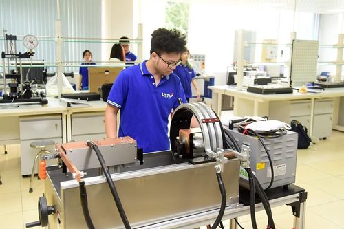 Sinh viên không phải làm hồ sơ xin một loại học bổng, điểm cao là được nhận