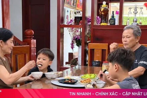 Ông bà chăm cháu – sẻ chia hay trách nhiệm mặc định?