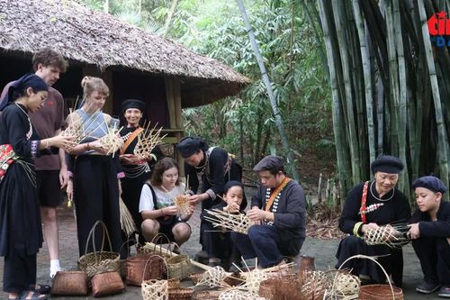Khám phá làng du lịch xanh mát của người Tày Thái Hải