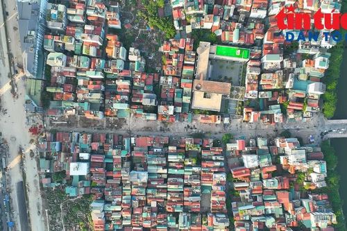 Cận cảnh thi công mở rộng 'ngõ khổ' 381 Nguyễn Khang ở Hà Nội