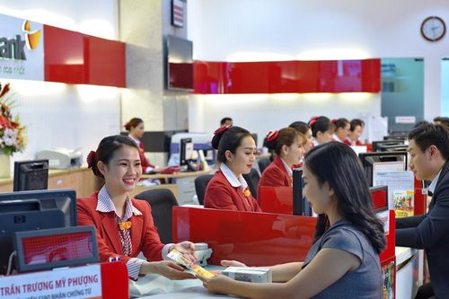 Biểu lãi suất huy động HDBank tháng 10/2026: Gửi tại quầy cao nhất 7,6%/năm