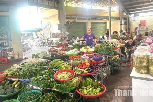 Nguồn cung rau xanh khan hiếm, người tiêu dùng linh hoạt điều chỉnh chi tiêu