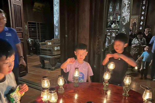 Ai còn nhớ đèn dầu ngày xưa?