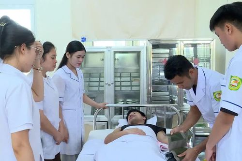 Gieo tri thức, vun đắp tình hữu nghị Việt - Lào