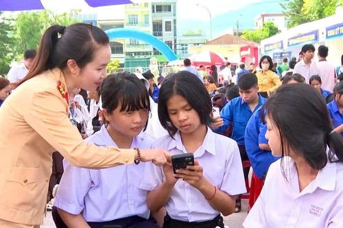 Hơn 2.200 học sinh, sinh viên được tuyên truyền về an toàn giao thông